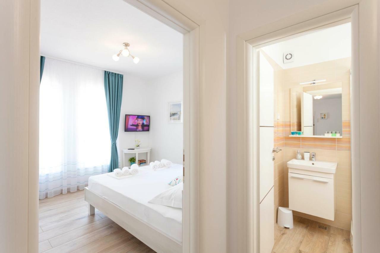 Blue House Apartment Макарска Екстериор снимка