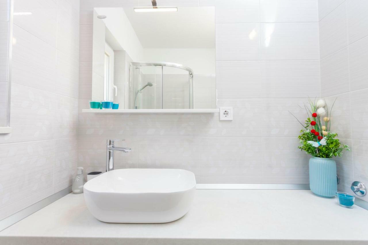 Blue House Apartment Макарска Екстериор снимка