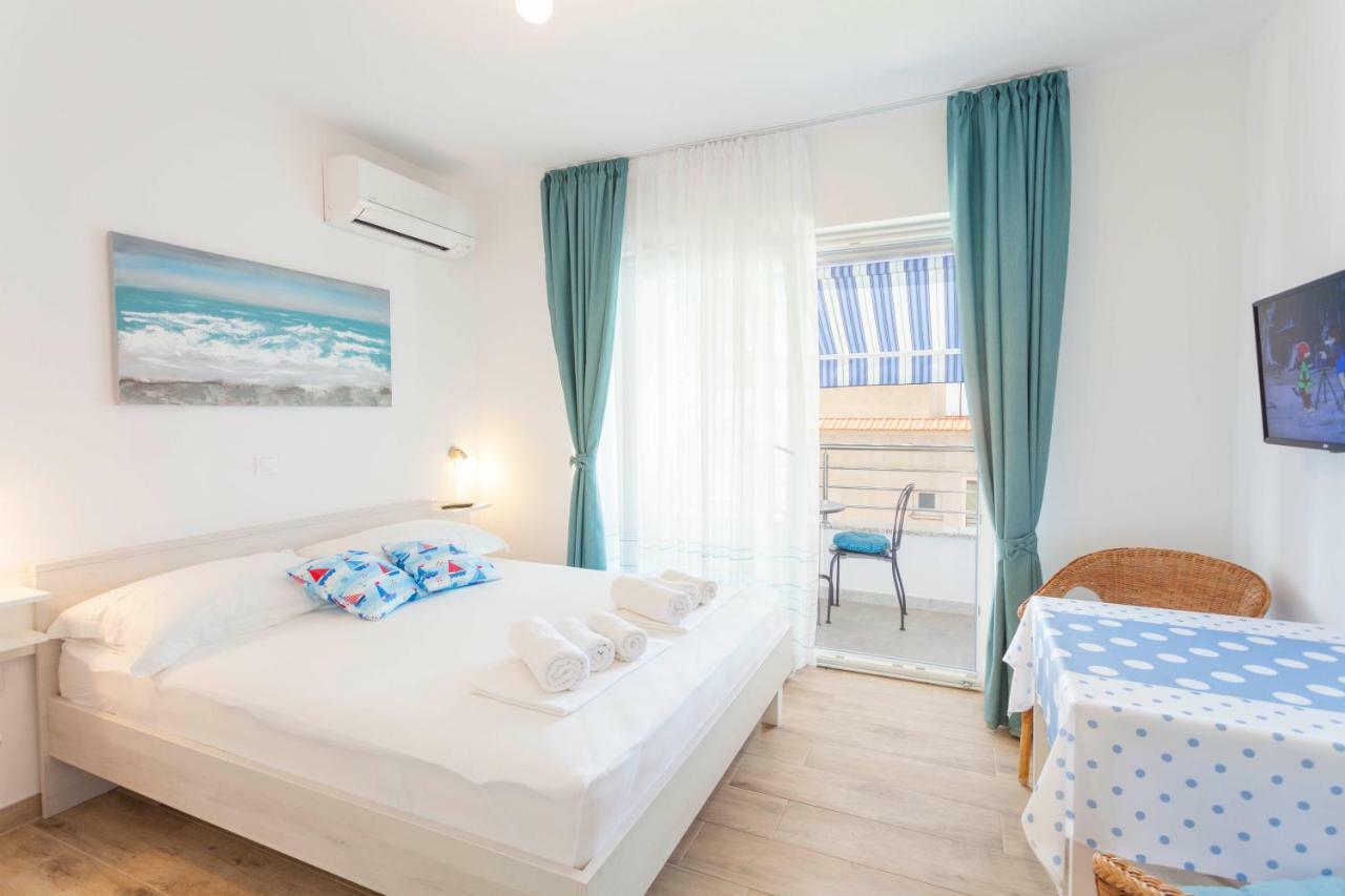 Blue House Apartment Макарска Екстериор снимка